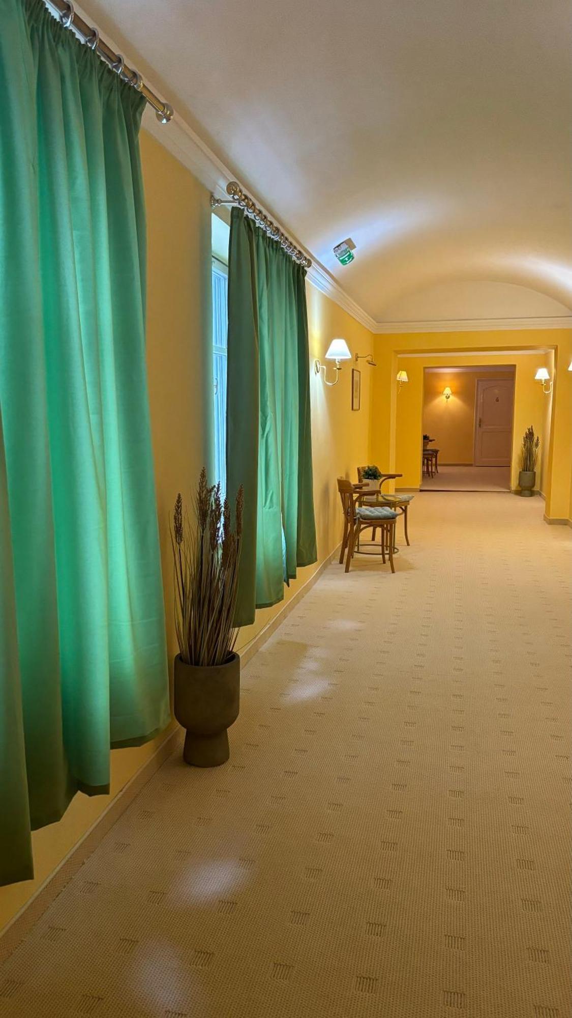 Korona Hotel Nyíregyháza Exterior foto